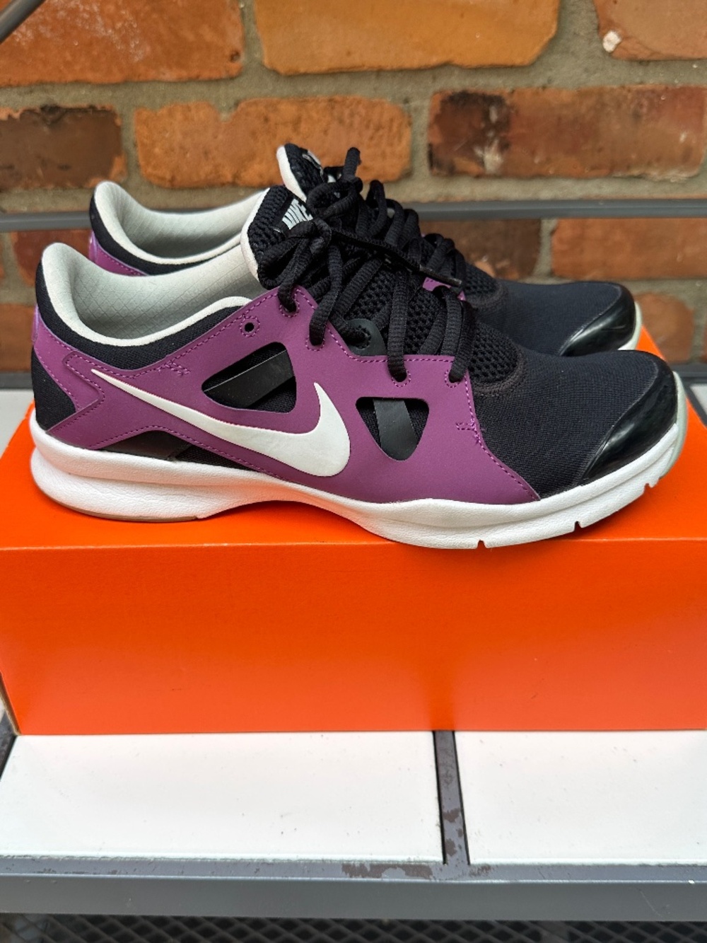 WMNS Nike In-Season TR 3 ~ Size 9